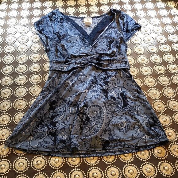 Tailor B Moss V-Neck Blue Paisley Back Tie Top - Picture 1 of 6